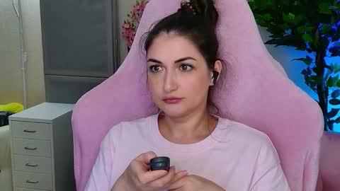 Snapshot of nicol_angel888 chatting on 09.18.25 Nicole Online at about after 1000 6 UK time or 900 - 500 UK time it approximate time interval online show from 09.18.25