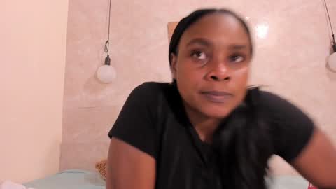 Snapshot of nicol_villa_ chatting on 01.25.25 Nicol Villa online show from 01.25.25