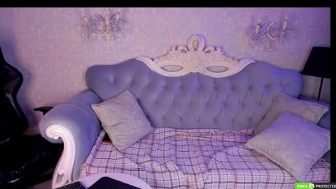 Snapshot of nicolacharlson chatting on 03.03.25 Nicola online show from 03.03.25