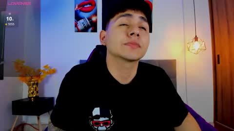 Snapshot of nicolas_james_sc chatting on 10.27.25 nicolas_james_sc online show from 10.27.25