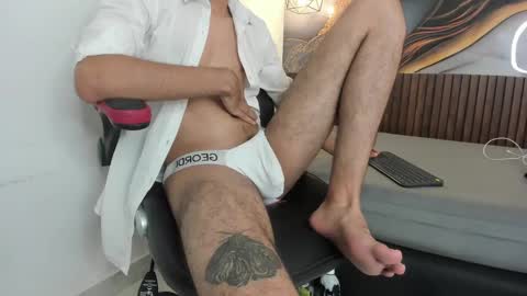 nicolasfine online show from 10.30.25