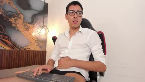 nicolasfine online show from 12.03.25