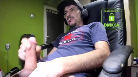 Snapshot of nicolasguy chatting on 02.13.25 L. Nicolas online show from 02.13.25