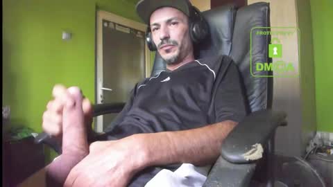 Snapshot of nicolasguy chatting on 09.20.25 L. Nicolas online show from 09.20.25