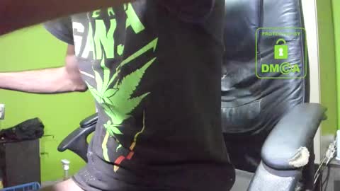 Snapshot of nicolasguy chatting on 10.08.25 L. Nicolas online show from 10.08.25