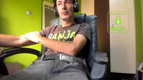 Snapshot of nicolasguy chatting on 11.14.25 L. Nicolas online show from 11.14.25