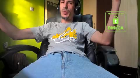 Snapshot of nicolasguy chatting on 11.17.25 L. Nicolas online show from 11.17.25