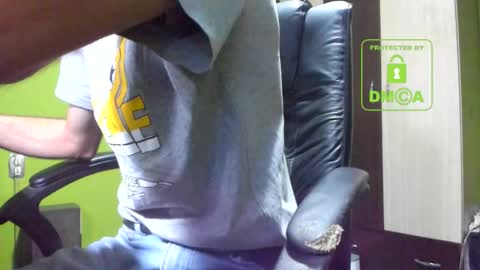 Snapshot of nicolasguy chatting on 11.19.25 L. Nicolas online show from 11.19.25