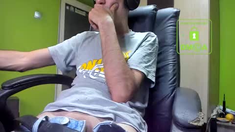 Snapshot of nicolasguy chatting on 11.20.25 L. Nicolas online show from 11.20.25