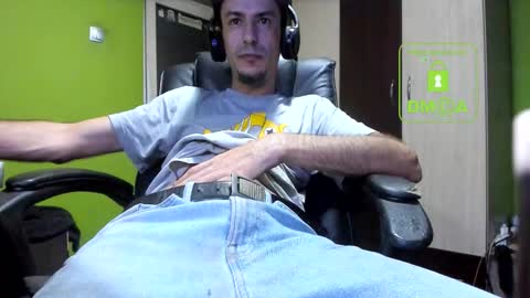 Snapshot of nicolasguy chatting on 11.21.25 L. Nicolas online show from 11.21.25