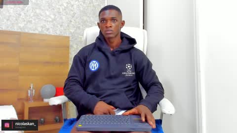 Nicolas online show from 12.10.24