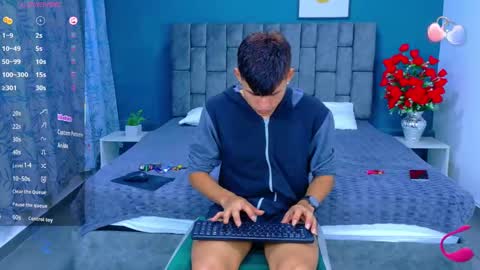 Snapshot of nicolastorres__ chatting on 10.22.25 nicolastorres__ online show from 10.22.25