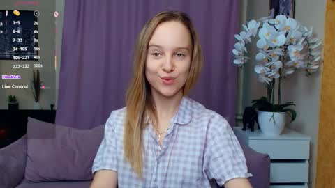 Nicoletta online show from 04.09.26