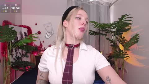 Nicole online show from 01.05.25