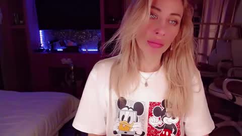 Nicole online show from 10.26.25