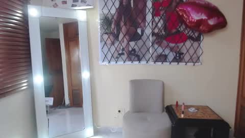 Nicole Santana online show from 02.04.26