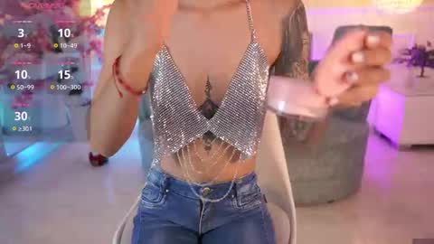 Snapshot of nicolecrawft chatting on 11.22.25 Nicole Crawft online show from 11.22.25