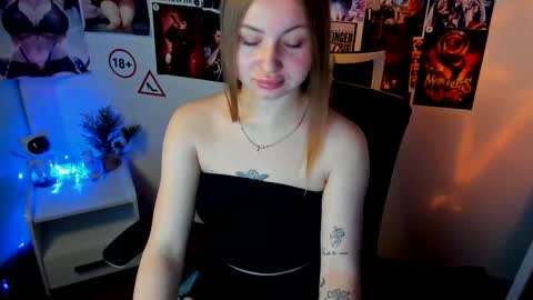 Snapshot of nicoledior_ chatting on 10.12.25 Nicole online show from 10.12.25