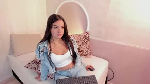 Snapshot of nicolee_blair chatting on 07.06.26 Nicole online show from 07.06.26