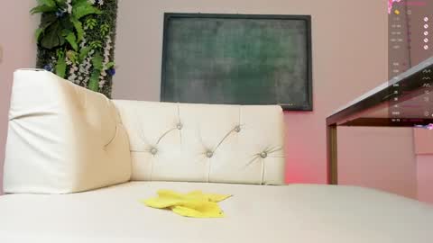 Nicol Flores  GMT-5 1530-2200  online show from 01.21.25