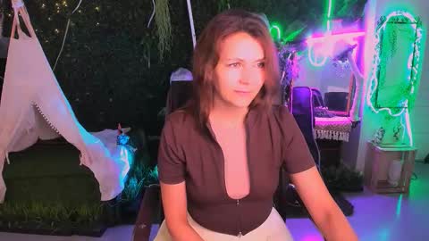 nicolehits online show from 11.28.25