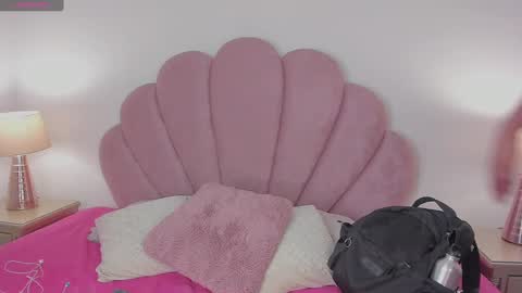 Snapshot of nicoleparadise_ chatting on 09.13.25 NICOLE online show from 09.13.25