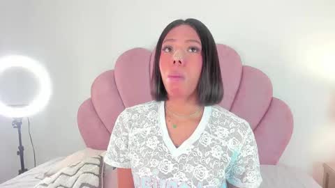 Snapshot of nicoleparadise_ chatting on 11.05.25 NICOLE online show from 11.05.25