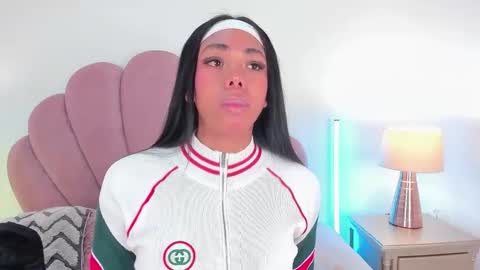 Snapshot of nicoleparadise_ chatting on 12.15.25 NICOLE online show from 12.15.25