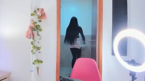 Snapshot of nicoleparadise_ chatting on 12.16.25 NICOLE online show from 12.16.25