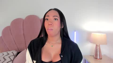 Snapshot of nicoleparadise_ chatting on 12.22.25 NICOLE online show from 12.22.25