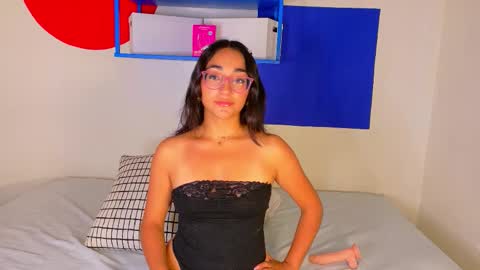 N I C O L E T  online show from 12.19.25