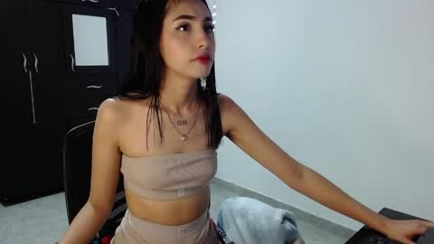 Nicole online show from 04.15.26