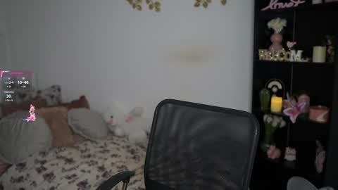 Snapshot of nicolette__shea_ chatting on 12.11.24 nicolette__shea_ online show from 12.11.24