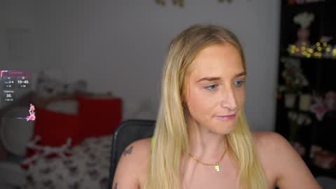 Snapshot of nicolette__shea_ chatting on 01.05.25 nicolette__shea_ online show from 01.05.25