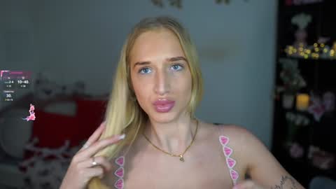 Snapshot of nicolette__shea_ chatting on 01.06.25 nicolette__shea_ online show from 01.06.25