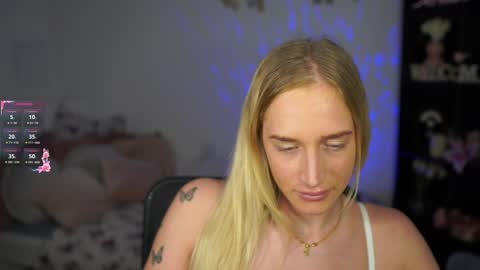 Snapshot of nicolette__shea_ chatting on 01.11.25 nicolette__shea_ online show from 01.11.25