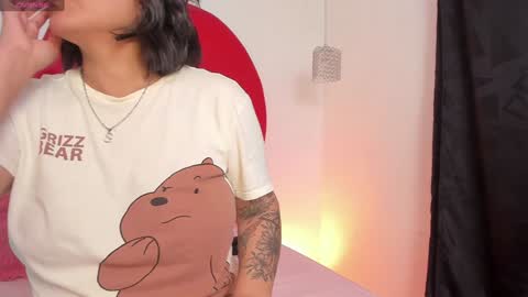 Snapshot of nicolette_rock chatting on 01.28.25 nicolette online show from 01.28.25