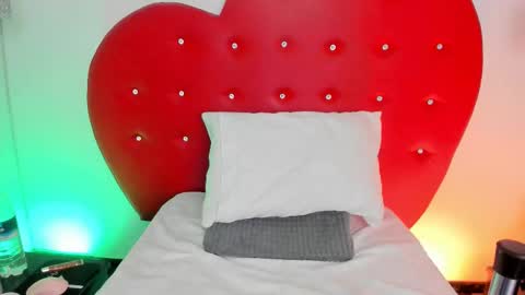 Snapshot of nicolette_rock chatting on 11.20.25 nicolette online show from 11.20.25