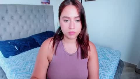 Snapshot of nicolewind_ chatting on 02.10.25 ELIZABETH online show from 02.10.25