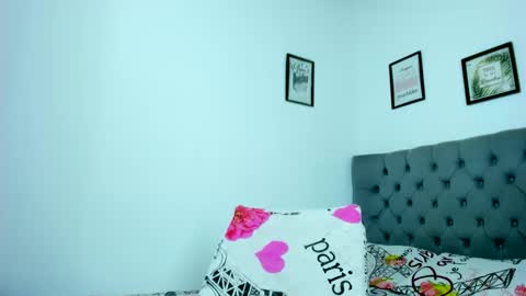 Snapshot of nicolewind_ chatting on 11.17.25 ELIZABETH online show from 11.17.25