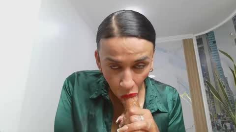 Snapshot of nicoljaramillo618307 chatting on 04.28.26 NICOL-JARAMILLO online show from 04.28.26