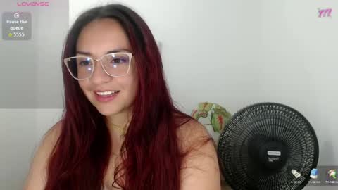 Snapshot of nicoll_crazzy chatting on 05.12.26 nicoll online show from 05.12.26