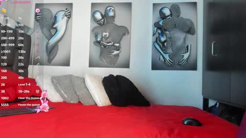 nicolle_hanks1 online show from 01.14.25