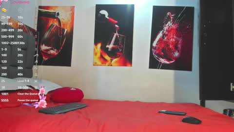 nicolle_hanks1 online show from 10.25.25