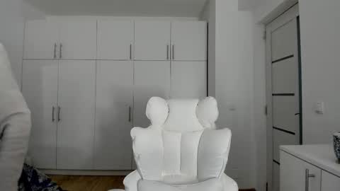 Nicolle online show from 02.16.26