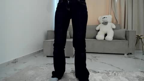 Nicolle online show from 04.04.26