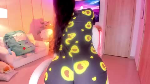 Snapshot of nicollemeyer chatting on 02.05.25 Nicolle Go to Visit online show from 02.05.25