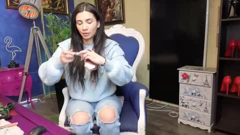 Nicolle online show from 02.24.25