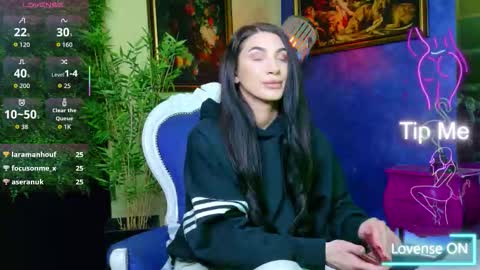 Nicolle online show from 11.14.25