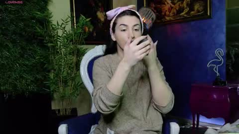 Nicolle online show from 11.22.25